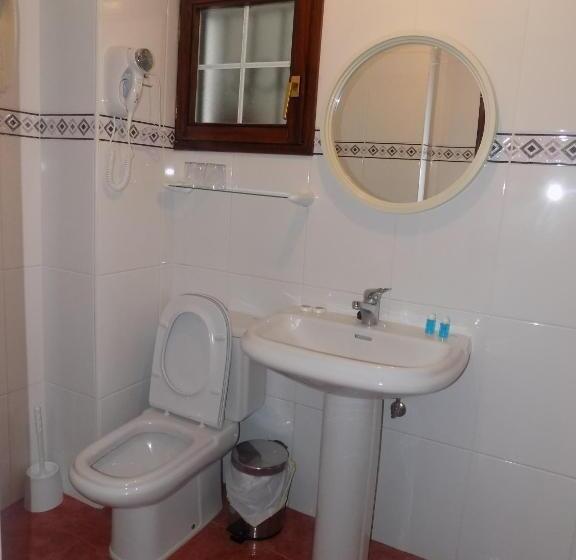 غرفة قياسية رباعية, Itsasmin Ostatua