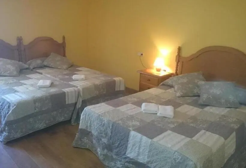 Standard Cuadruple Room Shared Bathroom, Hostatgeria Falgars