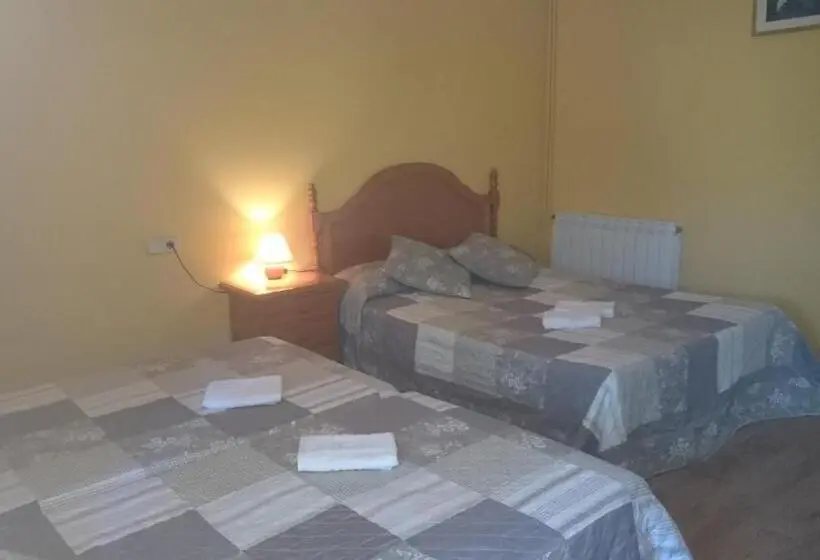 Standard Cuadruple Room Shared Bathroom, Hostatgeria Falgars