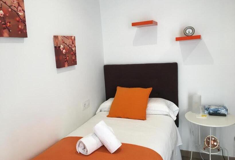 غرفة قياسية فردية مزودة بشُرفة, Pensión Residencia Fonseca