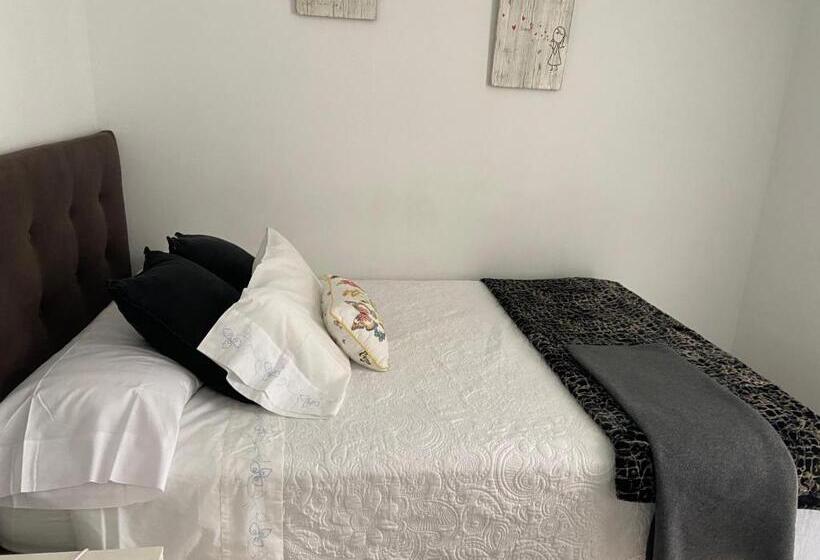 غرفة قياسية مزوَّدة بشُرفة, Pensión Residencia Fonseca