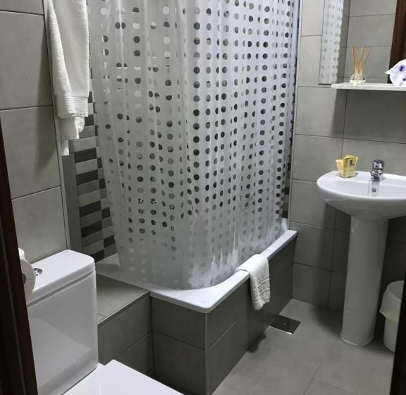 标准三人间, Hostal Argentina