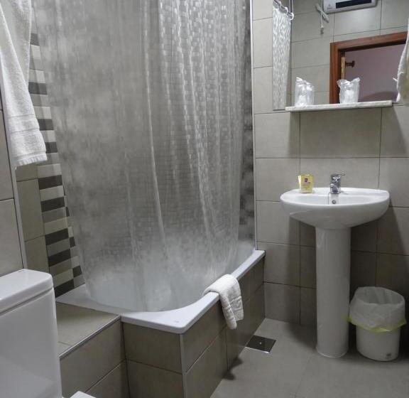 标准三人间, Hostal Argentina