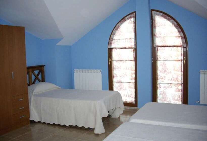 חדר סטנדרט לשלושה, Hostal Catalina De Austria