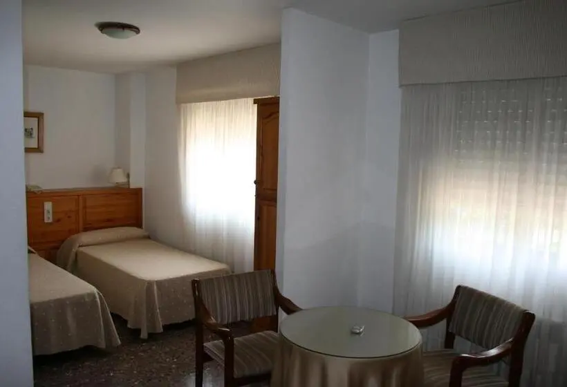 اتاق خانوادگی, Hostal Puente De Piedra