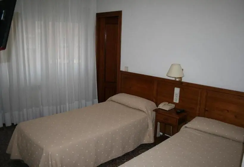 اتاق استاندارد, Hostal Puente De Piedra