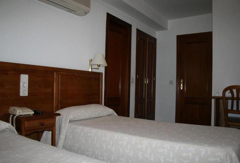 Номер Стандарт, Hostal Puente De Piedra