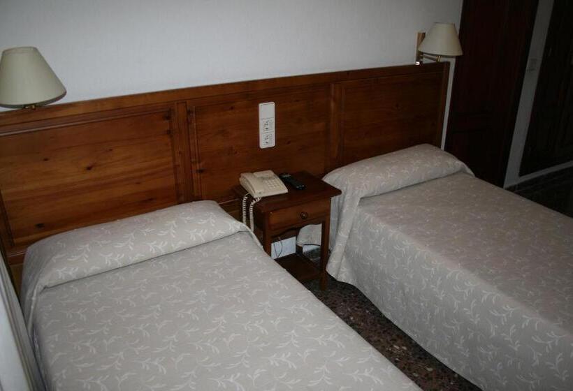 Номер Стандарт, Hostal Puente De Piedra