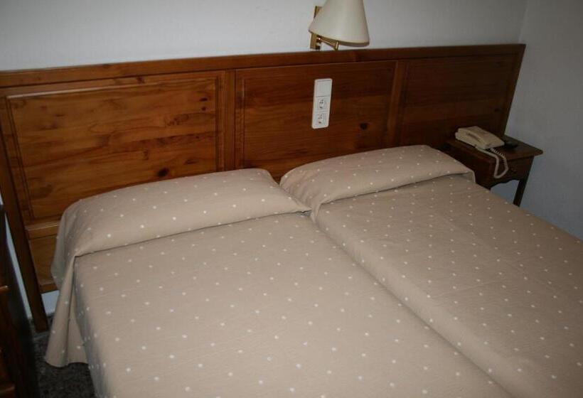 Номер Стандарт, Hostal Puente De Piedra