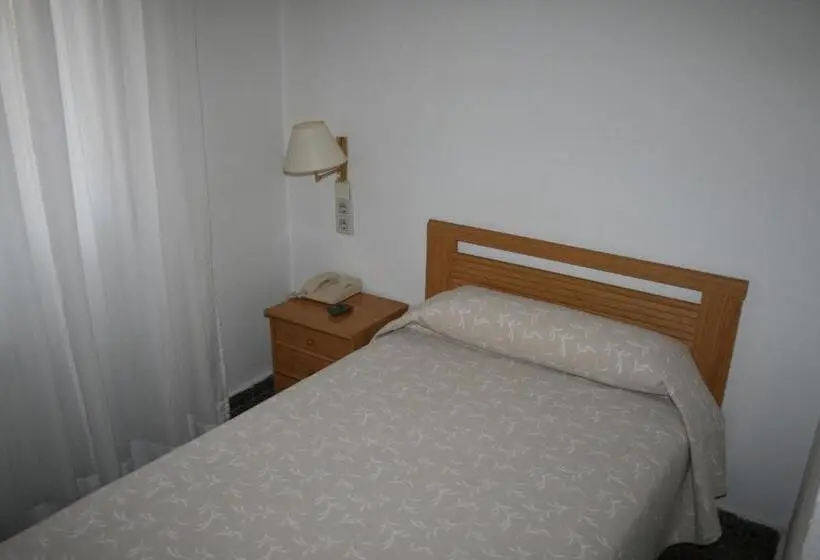 اتاق استاندارد یک نفره, Hostal Puente De Piedra