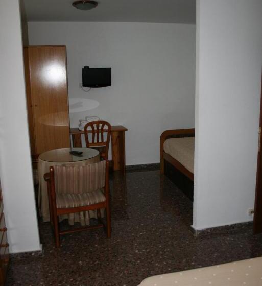 Номер Стандарт Трехместный, Hostal Puente De Piedra