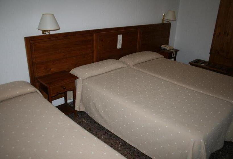 Номер Стандарт Трехместный, Hostal Puente De Piedra