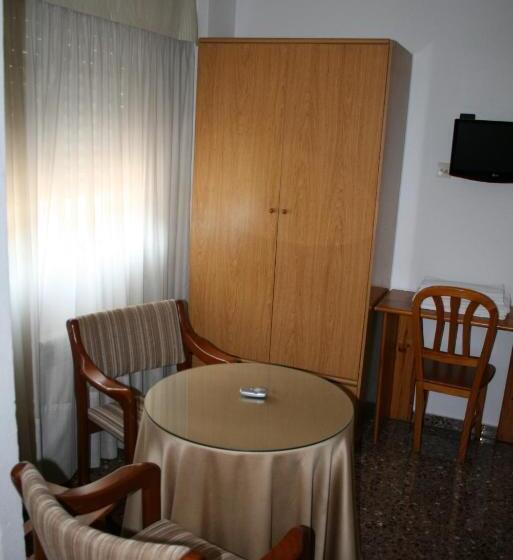 Номер Стандарт Трехместный, Hostal Puente De Piedra