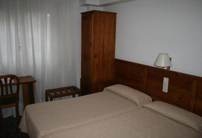 Номер Стандарт, Hostal Puente De Piedra