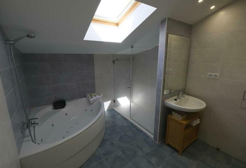 デラックススイート, Hostal Restaurante Goya