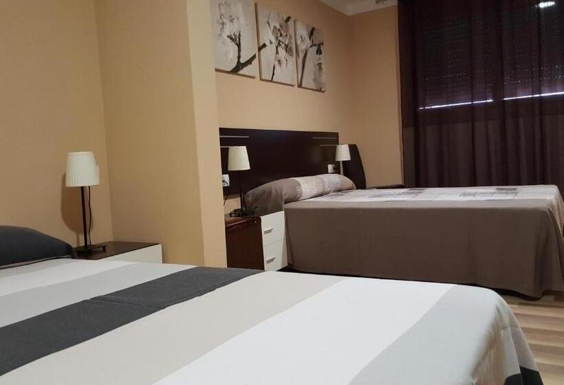 스탠다드 트리플 룸, Pensión Avenida