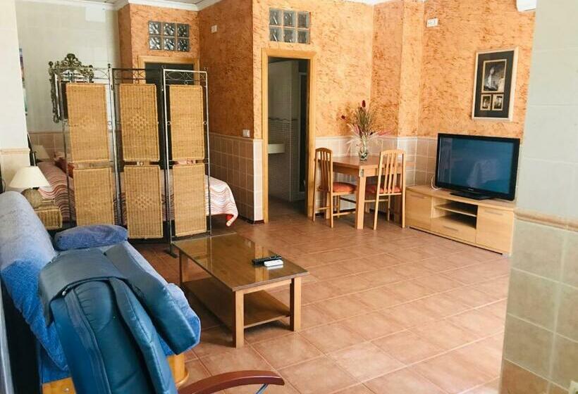 جناح, Hostal La Tarayuela