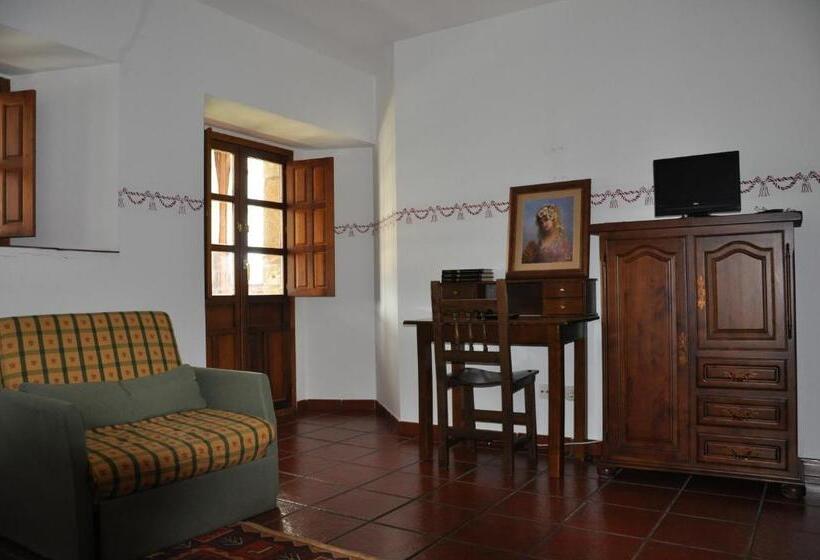 발코니가 있는 스위트, Posada La Torre