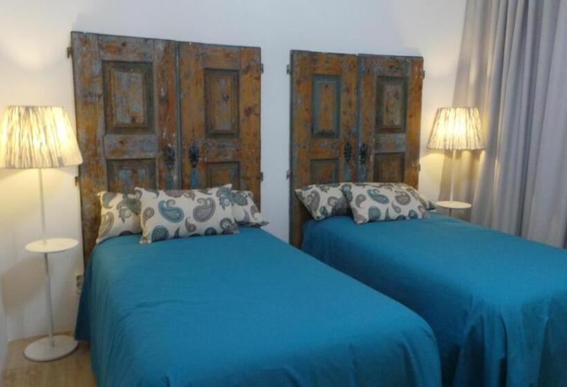 اتاق استاندارد با چشم‌انداز استخر, Dh Country House