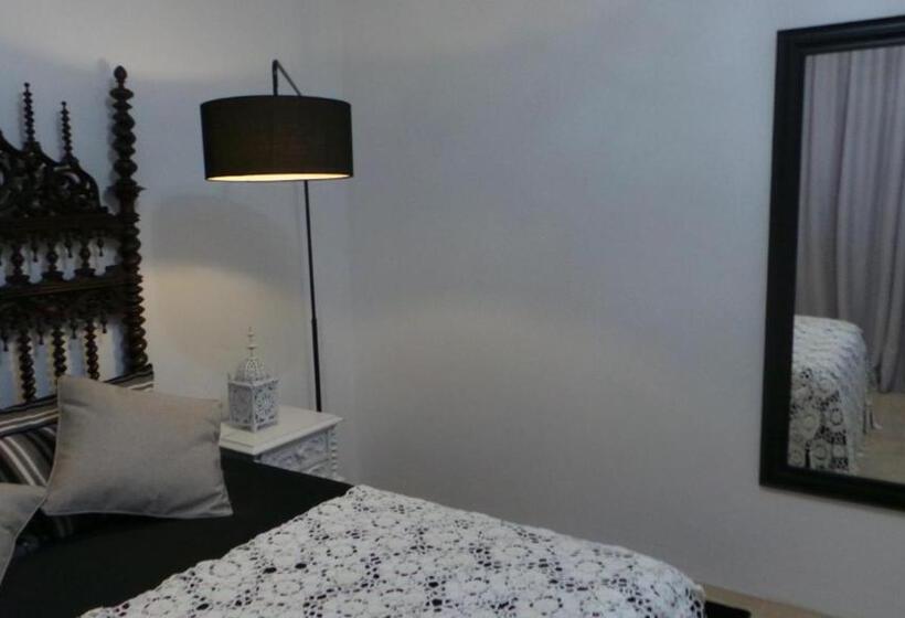 اتاق استاندارد با چشم‌انداز استخر, Dh Country House