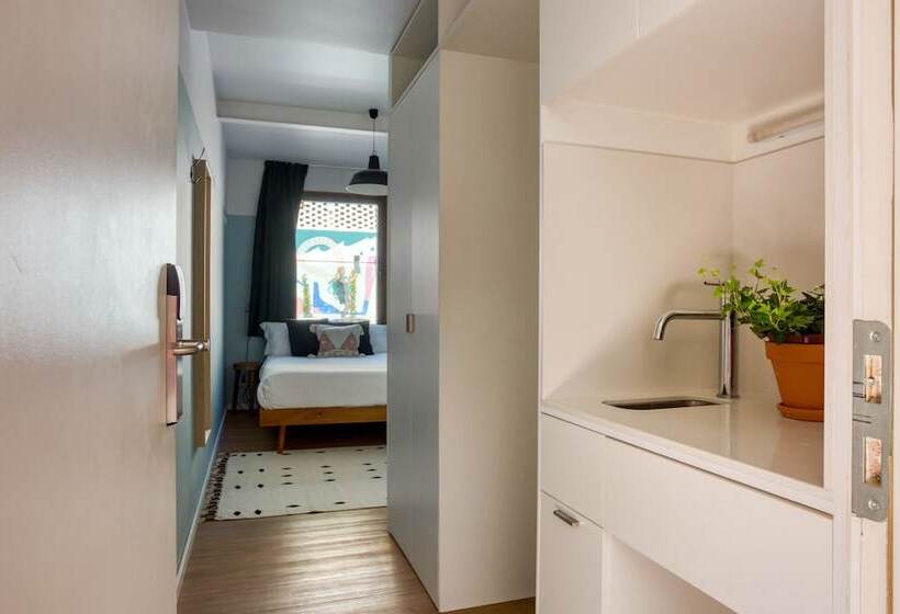 اتاق پایه با سرویس بهداشتی مشترک, Selina Secret Garden Lisbon