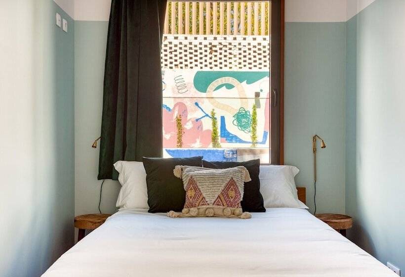 اتاق پایه با سرویس بهداشتی مشترک, Selina Secret Garden Lisbon