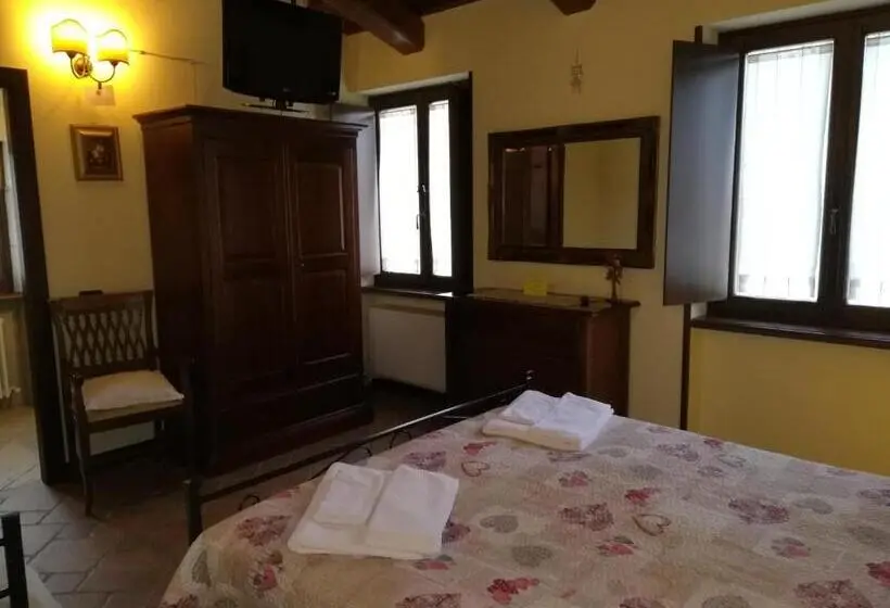 Standard Neljän Hengen Huone, Agriturismo Olivastrella