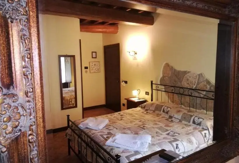 Superior Kolmen Hengen Huone, Agriturismo Olivastrella