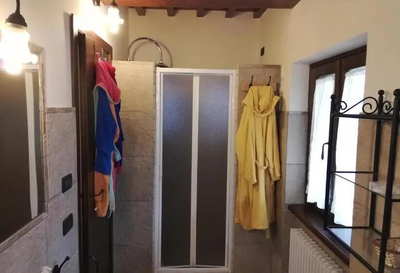Superior Kolmen Hengen Huone, Agriturismo Olivastrella