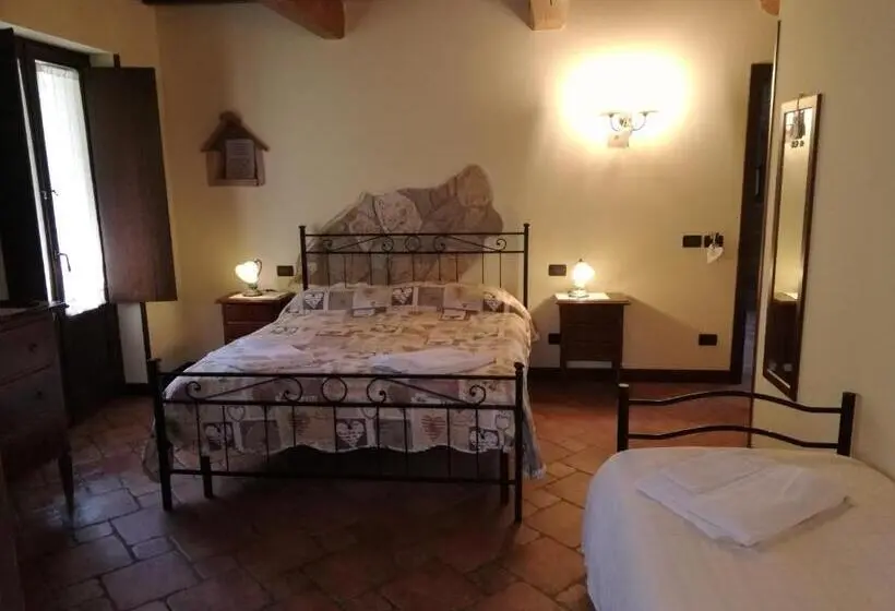 Superior Kolmen Hengen Huone, Agriturismo Olivastrella