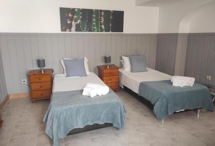 庭の見えるスタンダードトリプルルーム, Bela Vista