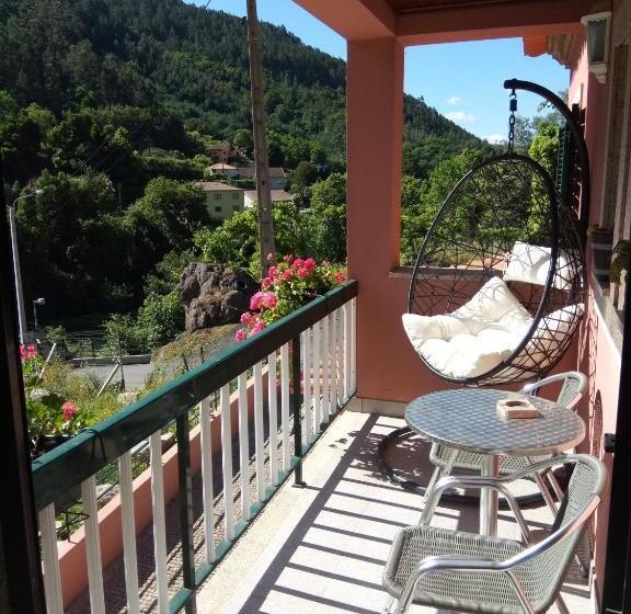 غرفة قياسية ثلاثية, Residencial Ribeiro