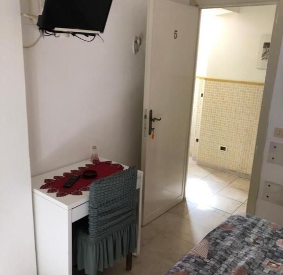 اتاق اکونومی, La Veranda