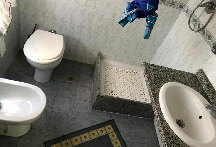 اتاق اکونومی, La Veranda