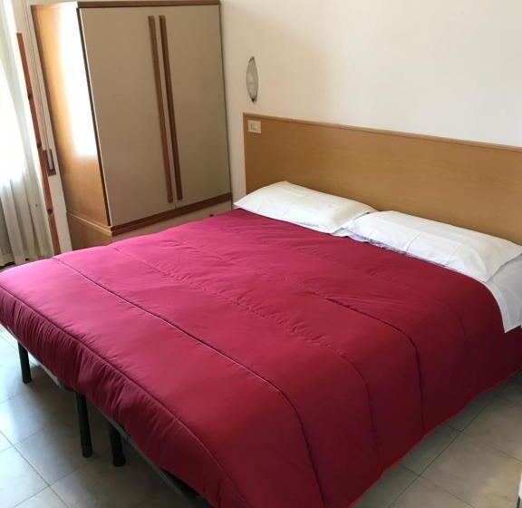 اتاق اکونومی, La Veranda