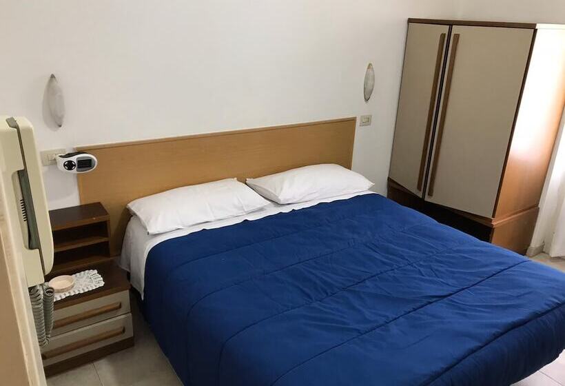 اتاق اکونومی, La Veranda