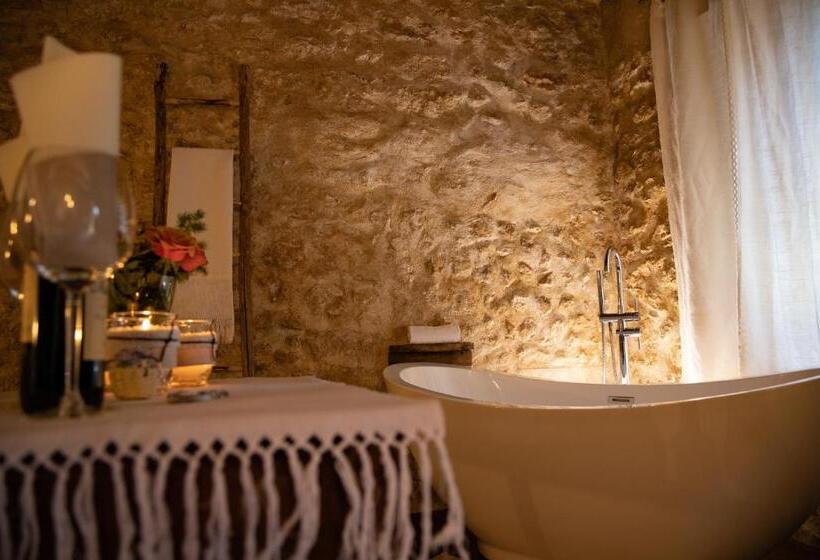 Номер Стандарт Вид на Горы, Charme In Perillis