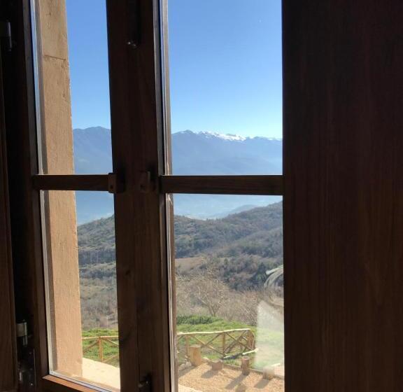 Номер Стандарт Вид на Горы, Charme In Perillis