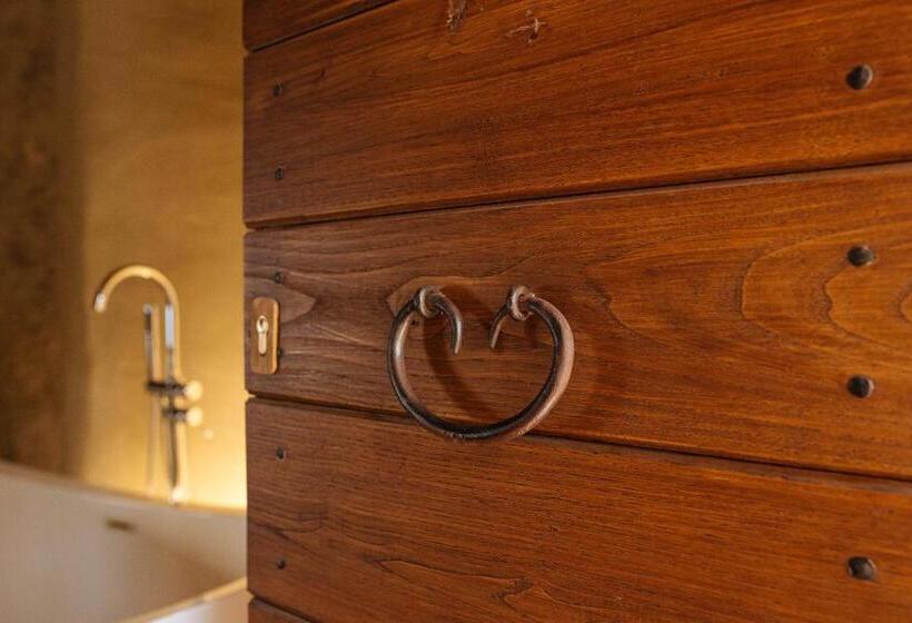 Номер Deluxe, Charme In Perillis