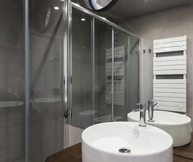 اتاق لوکس, Rumi Rooms