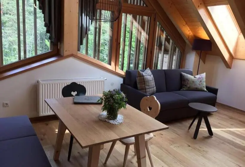 デラックススタジオ, Natura Boutique Chalet Wellness Spa