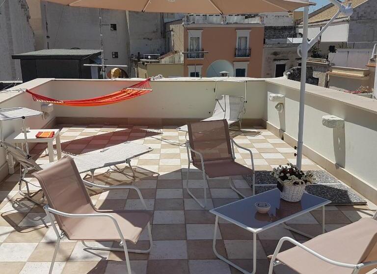 סטודיו משפחתי, Arco Della Neve Guest House