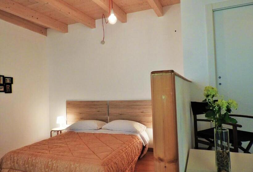 סטודיו משפחתי, Arco Della Neve Guest House