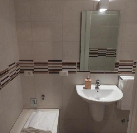 סטודיו משפחתי, Arco Della Neve Guest House