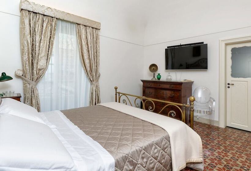 Delüks Oda, Edel Modica