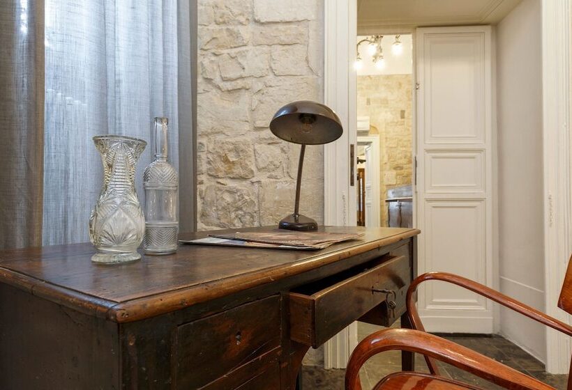 اتاق دلوکس مخصوص معلولین, Edel Modica