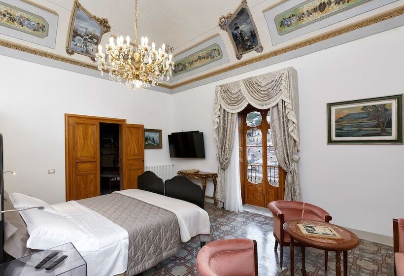 Şehir Manzaralı Süit, Edel Modica