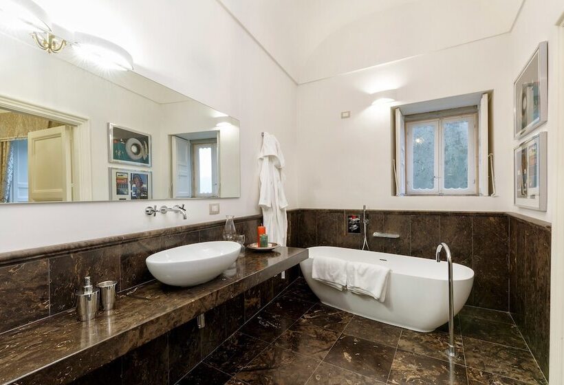 Balkonlu Süit, Edel Modica