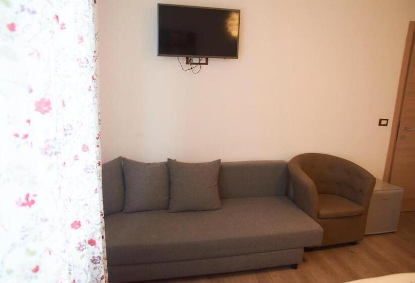 اتاق استاندارد سه نفره, La Candelaria