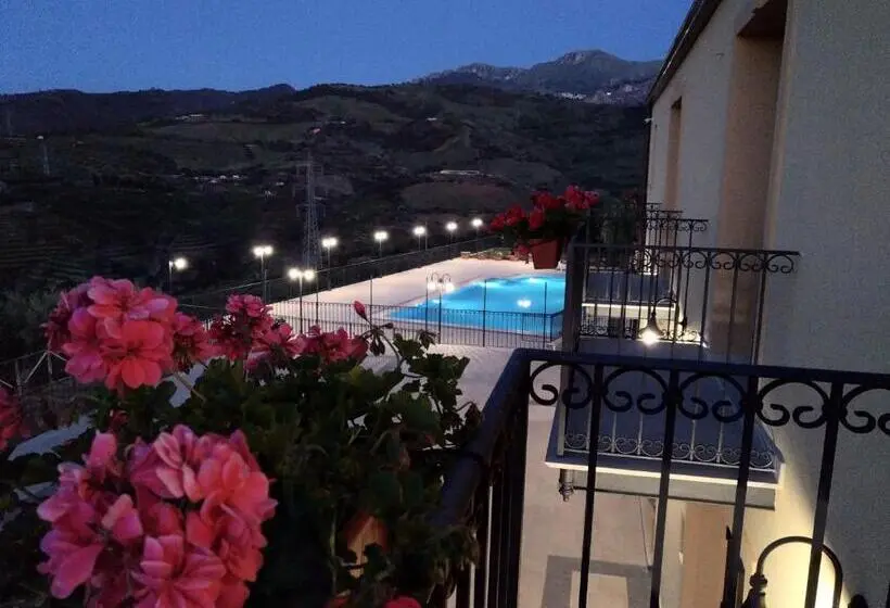 オーシャンビューデラックスルームバルコニー付き, Agriturismo Le Campanelle   Sicilia   Cefalù